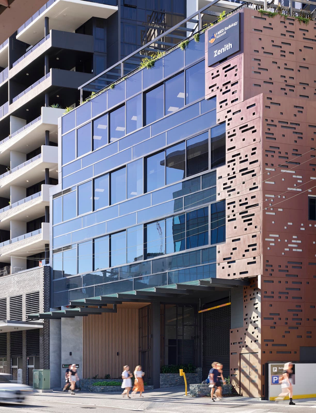 E_CO, Newstead